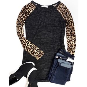 Women’s long sleeve leopard raglan top